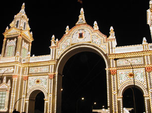 La porte monumentale illuminée (2002)