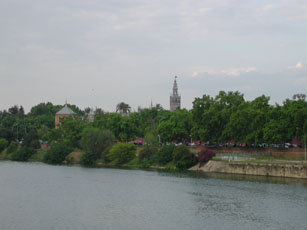 Le Guadalquivir et au loin la Giralda 